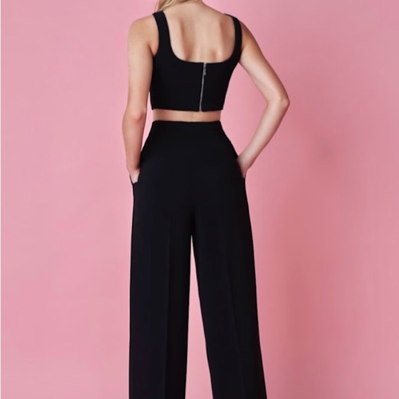 Chic Black Crop Top for Women - Picture 2 of 4